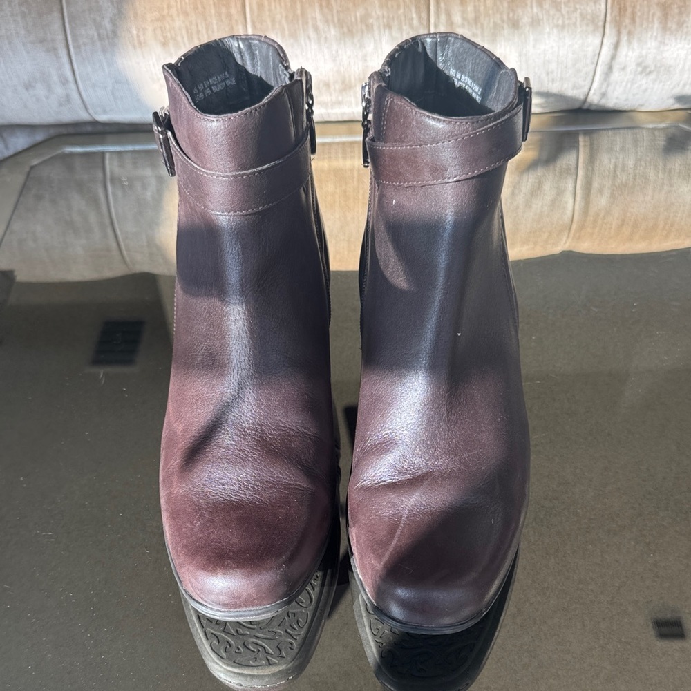 Clarks‎  Artisan Dark Brown Ankle Boots